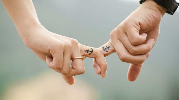 hands-437968_1280