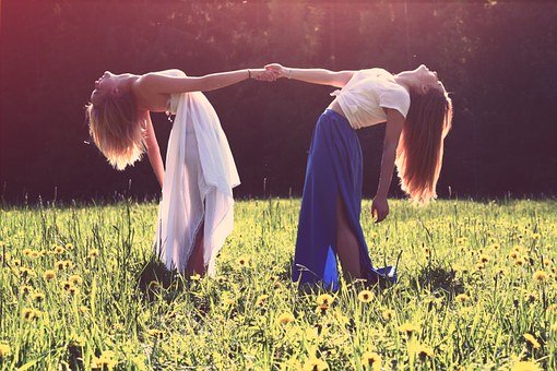 girls-839809__340